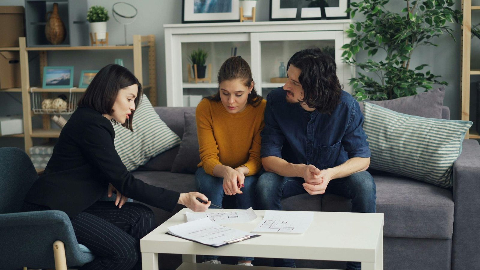 Two partners sitting side by side, talking with a practitioner